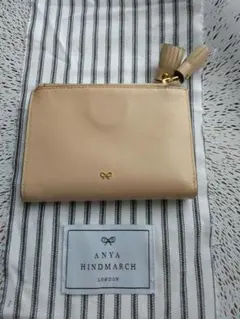 最終値下げ　ANYA HINDMARCH ベージュタッセル付 二つ折り財布のサムネイル