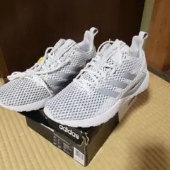 adidas メッシュ ホワイトスニーカー