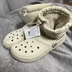 クロックスのブーツ