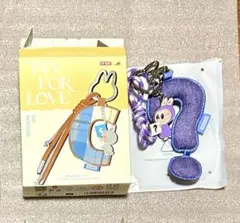 POPMART ラブブ アルファベット？イニシャルキーホルダー ラブブ