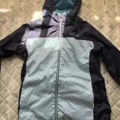New Balance フード付きウィンドブレーカー