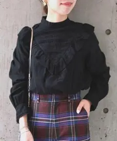 シップスエニィ✨　黒❤️　コットンピーチ ヨーク ラッフル フリル ブラウス◇