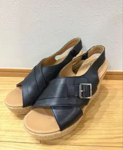 UGG クロスストラップ サンダル ブラック 24.5