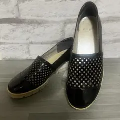 極美品　⭐️ エナメルパンチング パンプス フェリーチェコレクション　23.5