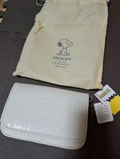 スヌーピー　SNOOPY ホワイト ショルダーバッグ 収納袋付き