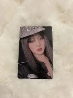 アイドゥル　(G)I-DLE ミニドゥル ミンニ トレカ付 K-POPグッズ☆(G)IDLE☆MINNIE(ミンニ)☆トレカ風フォトカード