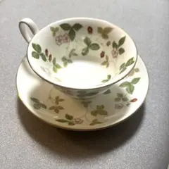 【美品】Wedgwood ワイルドストロベリー　カップ&ソーサーセット