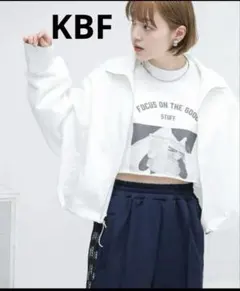 新品タグ付き　スタンドカラーZIPブルゾン　KBF コートのサムネイル