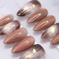 【695】ネイルチップSサイズ ブラウン 変色偏光　白ニュアンス金箔 マグネット