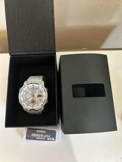 【保証書あり・美品】G-SHOCK CASIO ホワイト 腕時計 GA-2000のサムネイル