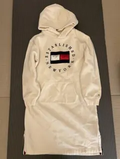 美品TOMMY HILFIGER 裏起毛　スウェット　パーカー 140