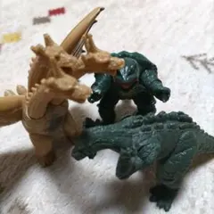 ゴジラ フィギュア ３体セット 特撮怪獣　キングギドラ　ガメラ