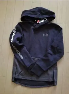 アンダーアーマー　UNDER ARMOUR　パーカー　130