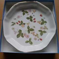WEDGWOOD WILD STRAWBERRY 八角形皿