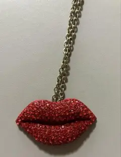 claires リップ型ペンダント