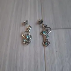 ハート型青色ストーンスタッドピアス