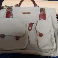 ノーブランドのベージュ キャンバス ビジネスバッグ