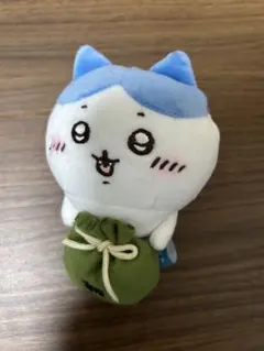 ちいかわ デスクトップから見守るひっかけぬいぐるみ（報酬袋ハチワレ）のサムネイル