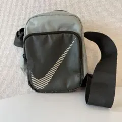 ナイキ NIKE ショルダーバッグのサムネイル