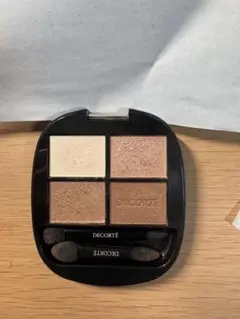 コスメデコルテ　スキンシャドウデザイニングパレット　01 Rosy Brown