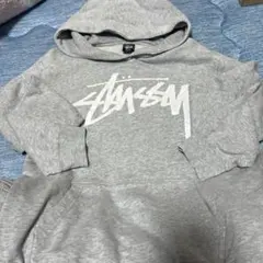 Stüssy グレー パーカー Mサイズ　(古着)紐なし