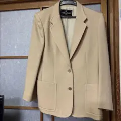 ベージュジャケット