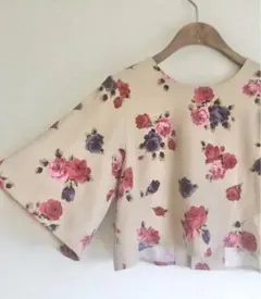【Dazzlin】〈美品／匿名配送〉短め花柄トップ  ‐ デートや女子会に◎