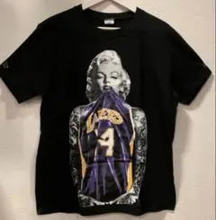 男女兼用 少数入荷！LAKERS×マリリンモンロー Tシャツ/黒
