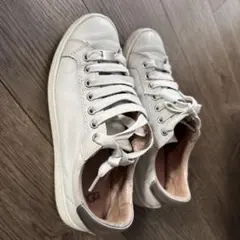 m*i様 UGG ホワイトレザー スニーカー