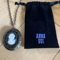 ANNA SUI カメオ風ロケットペンダント　アンティーク調