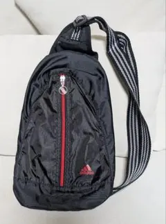 adidas スリングバッグ 黒/赤 メンズ ボディバッグ 長さ調節可能 肩掛け