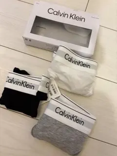 ☆新品・未使用☆ カルバン・クライン　Tバックショーツ　3枚セット　S
