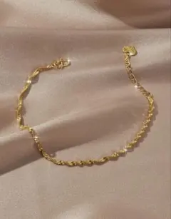 ゴールドカラー ツイストチェーン ブレスレット