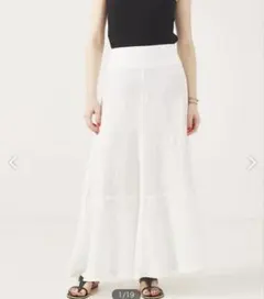 Rouge vif 白スカート