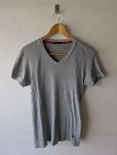 vネック Tシャツ