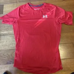 Under Armour レッド Tシャツ
