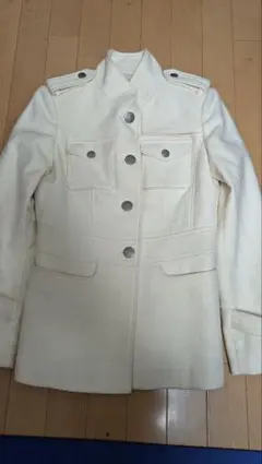 今がチャンス！セール【美品】ソフールSOFUL☆白ノーカラージャケット風！のサムネイル