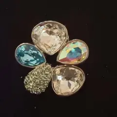 スワロフスキー　ピンブローチ　フラワー　値引き不可