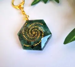 【幸福に導く】六芒星型　エメラルド　カタカムナ3首オルゴナイトキーホルダー