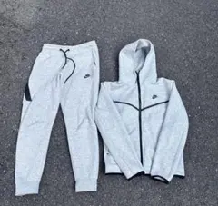 NIKEテックフリースグレーセットアップ