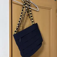 【美品】サルヴァトーレフェラガモ　ゴールドチェーンプリーツバッグ