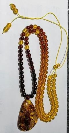 バルト海産　天然琥珀　雫型ペンダント