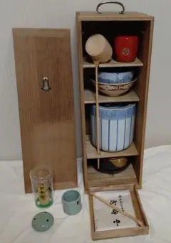 短冊箱　茶道具　一式　セット　茶碗　水指　建水他　木箱　手提げ　茶道　いろいろ 短冊箱 木箱 桐 茶道具 セット 一式 いろいろ 茶道 茶碗 建水 水指他