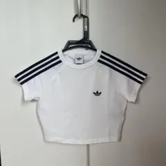 adidas Originals クロップド丈 Tシャツ