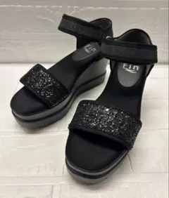 ✴︎未使用級✴︎ Finブラックグリッター厚底サンダル23.5cmのサムネイル