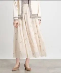 オーガンジー刺繍タックスカート