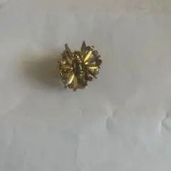 花形ブローチ 金色 クリスタル装飾