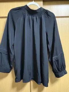 週末お値下げa.v.v美品ゆったり身幅59センチ♪ブラック長袖ブラウスリボン付き