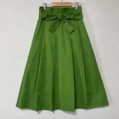 【美品】yangany ヤンガニー ウエストリボン タックフレアスカート 緑のサムネイル