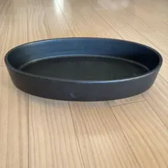 黒い楕円形陶器花器